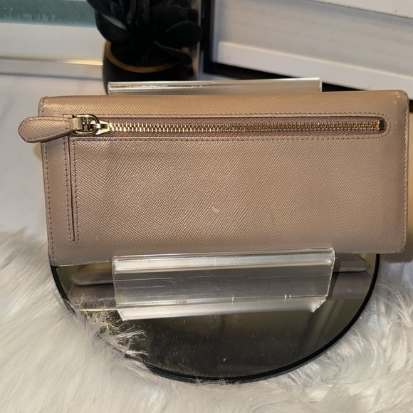 Prada Logo Plaque Saffiano Leather wallet GUC - Picture 4 of 13